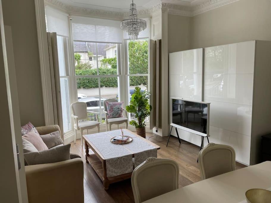 Stylish 3-Bedroom Flat In Kensington 伦敦 外观 照片